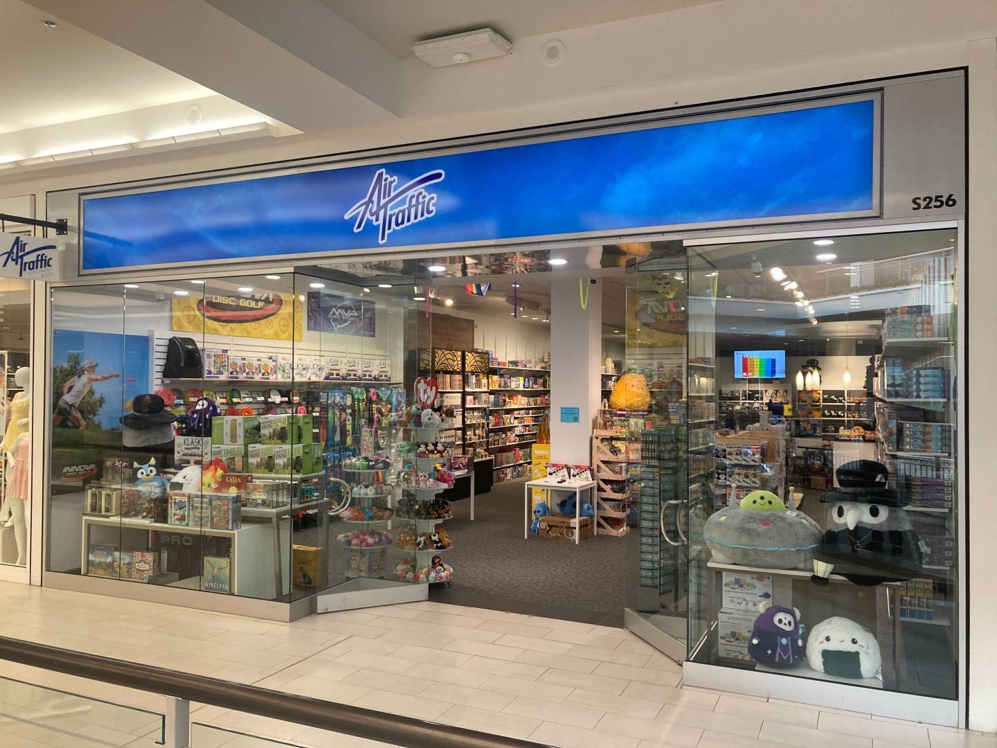 
                Air Traffic Mall of America 
                Store Front